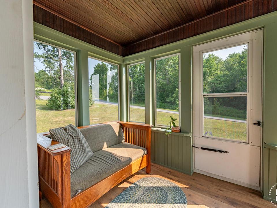 CharmingHomeInPiercefield_FrontPorch_L