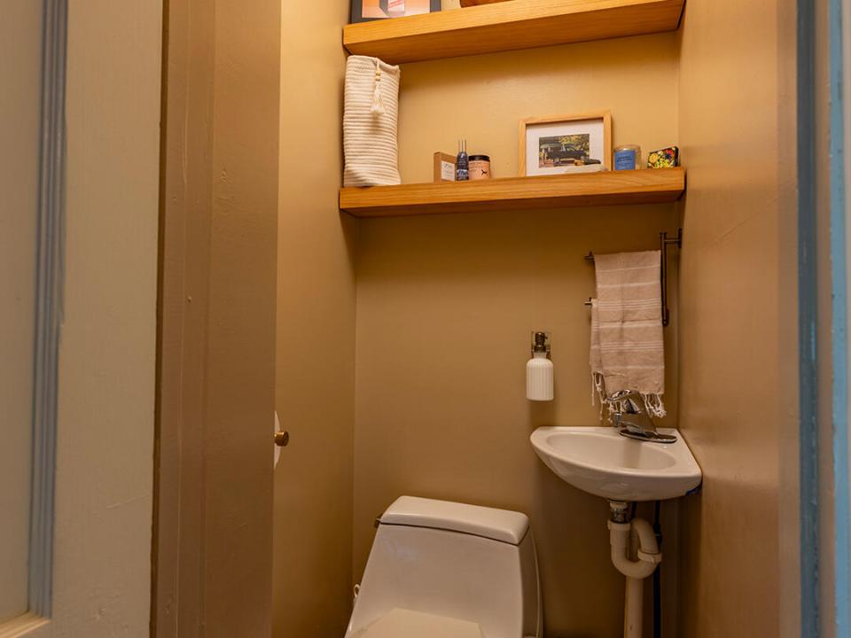 CharmingHomeInPiercefield_HalfBath