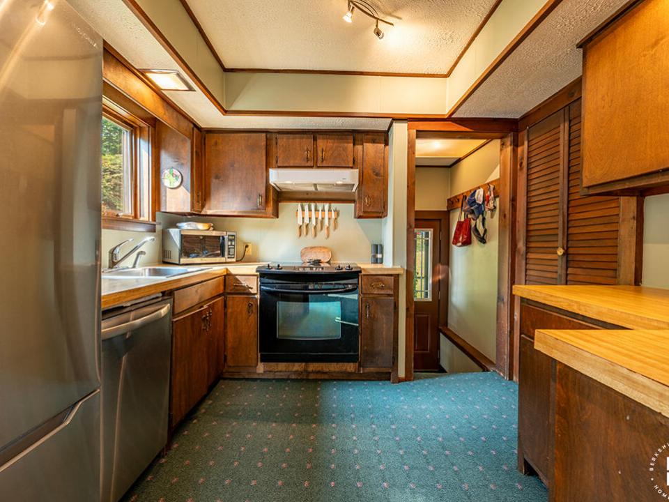 CharmingHomeInPiercefield_Kitchen_Stove