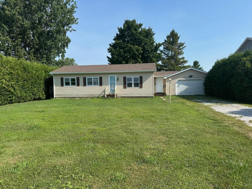 14 Columbus Dr Front 14 Columbus Dr Front
