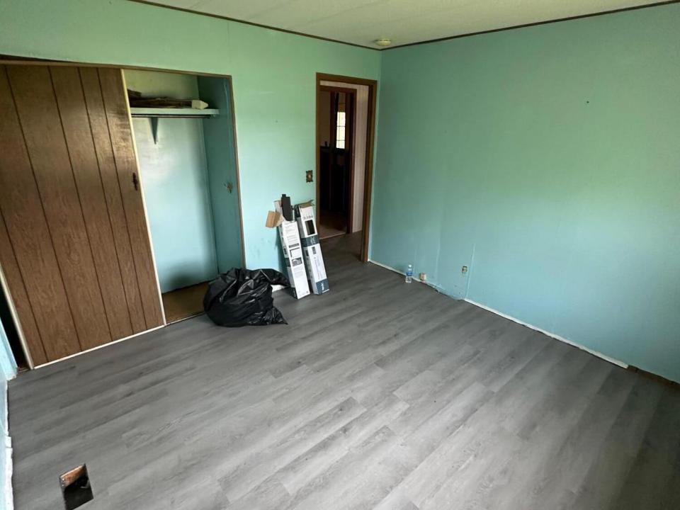 14 Columbus Dr bed