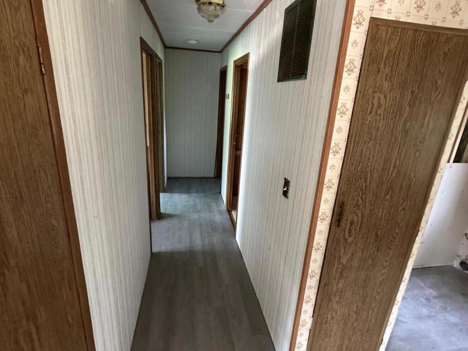 14 Columbus Dr hall