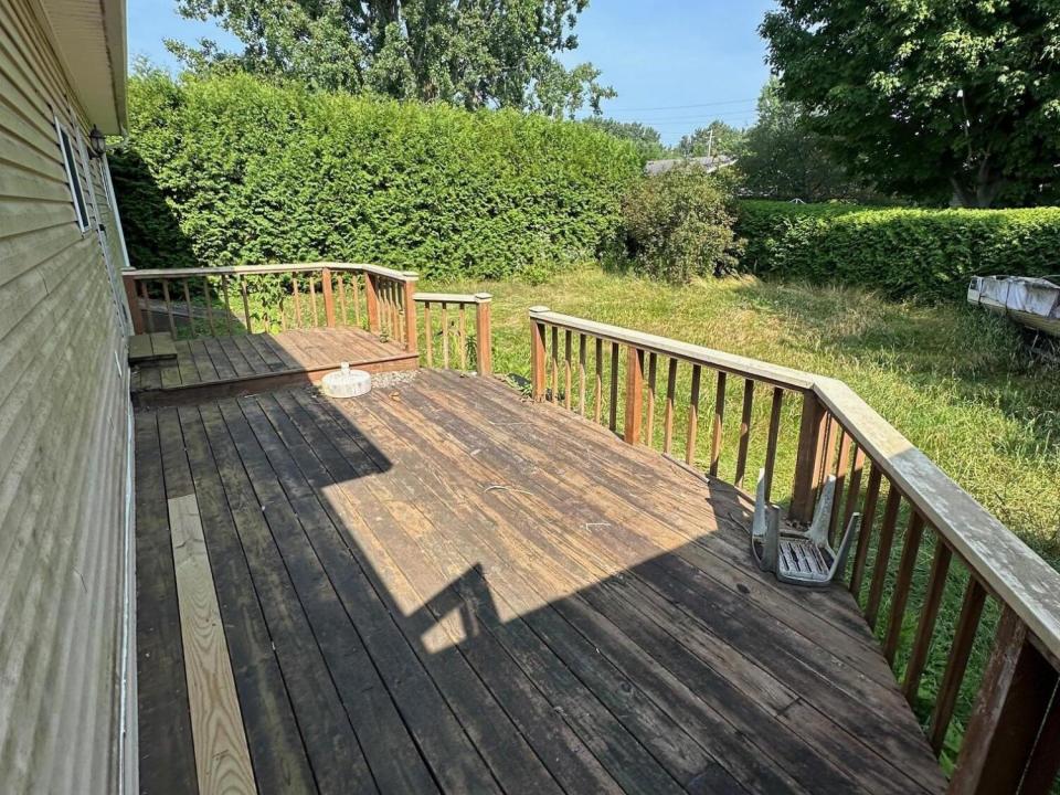 14 Columbus Dr Deck