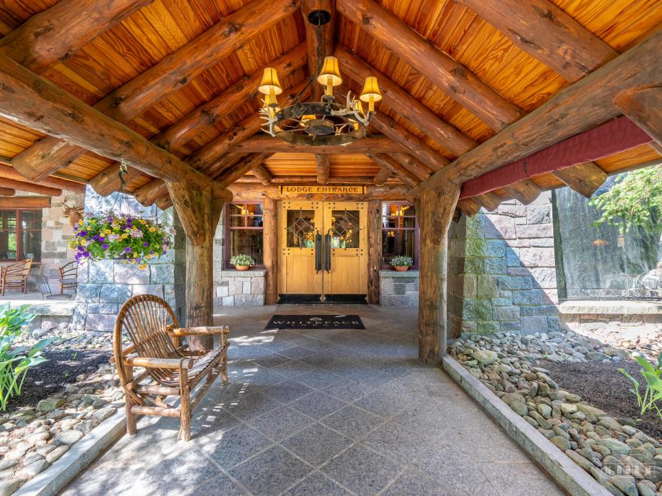 Whiteface Lodge Splitrock Stock-7.jpg EN