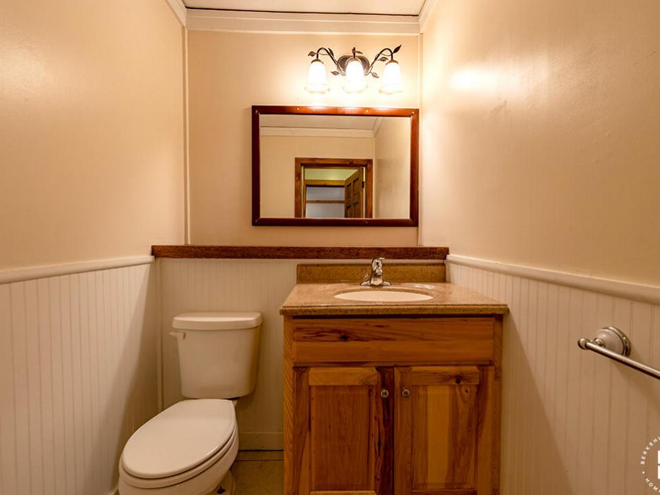 HomeInWilmington_HalfBath