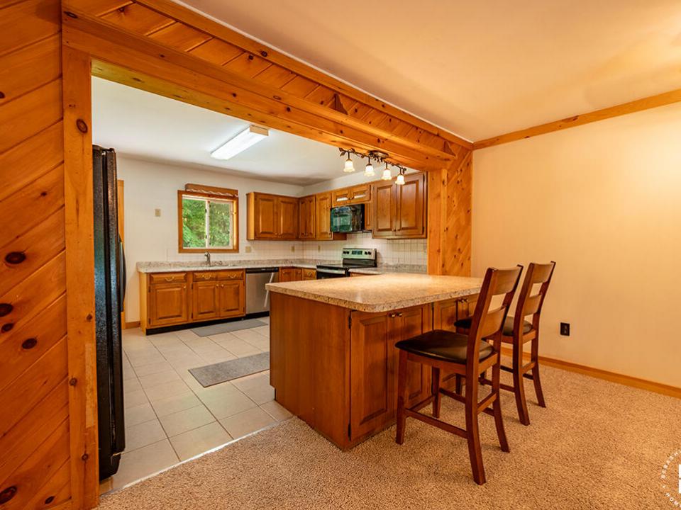 HomeInWilmington_Kitchen_BreakfastBar