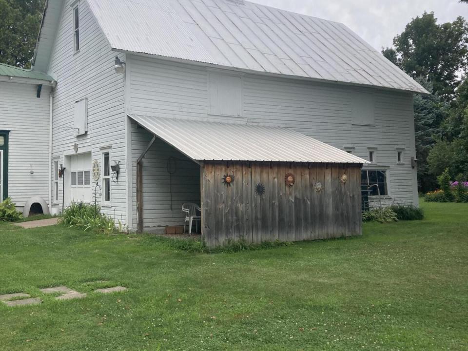 Leanto at back