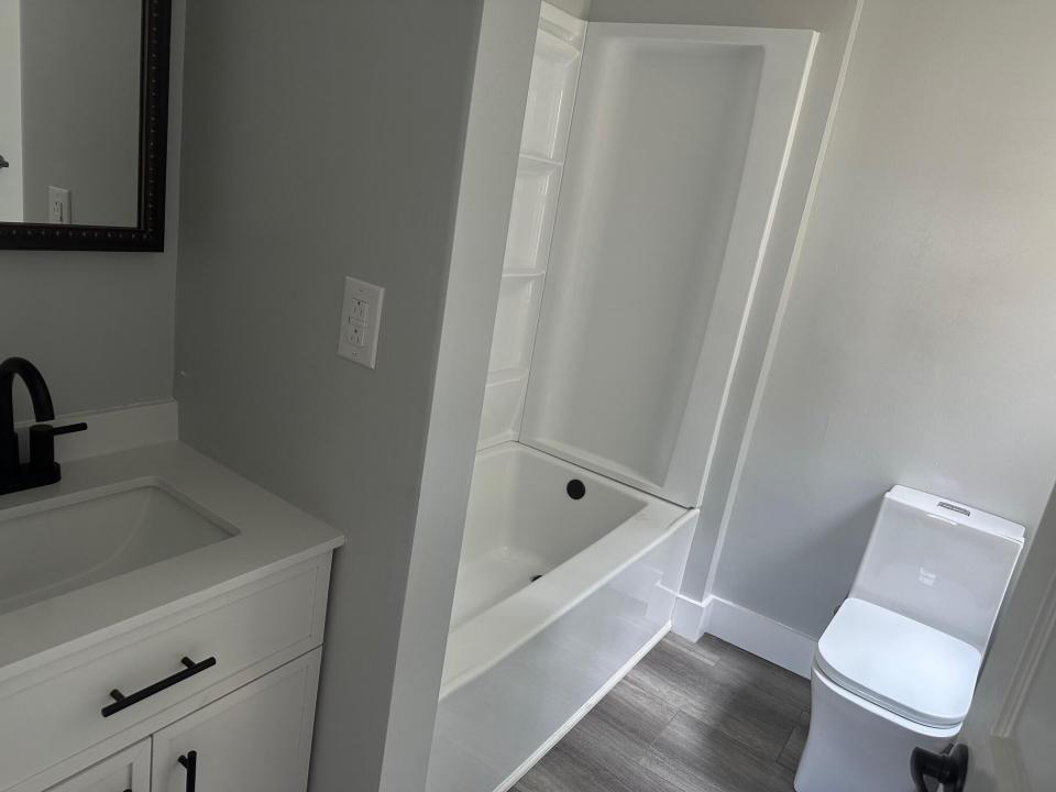 24 Riverside bath down