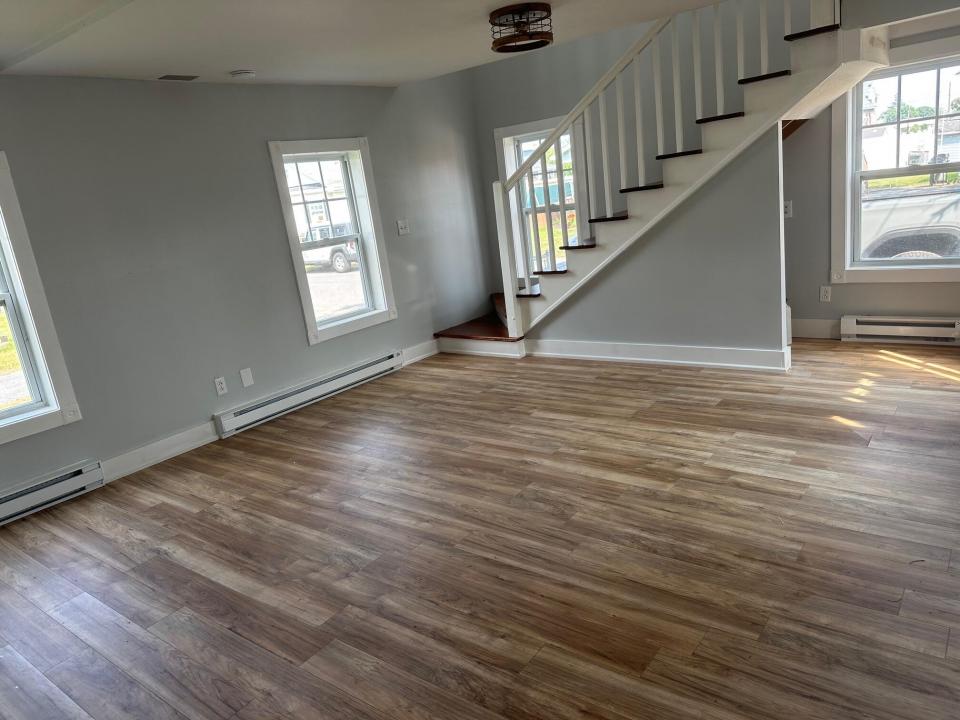 24 Riverside livingroom 2