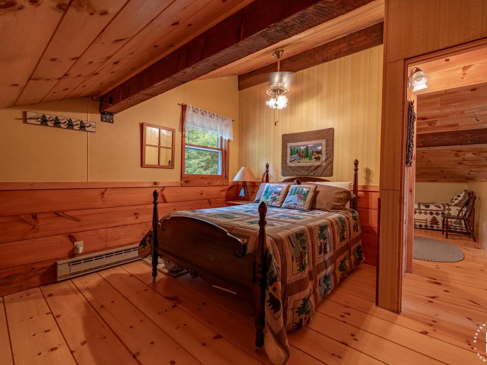 GilpinBayHomeOnUpperSaranac_Bedroom2