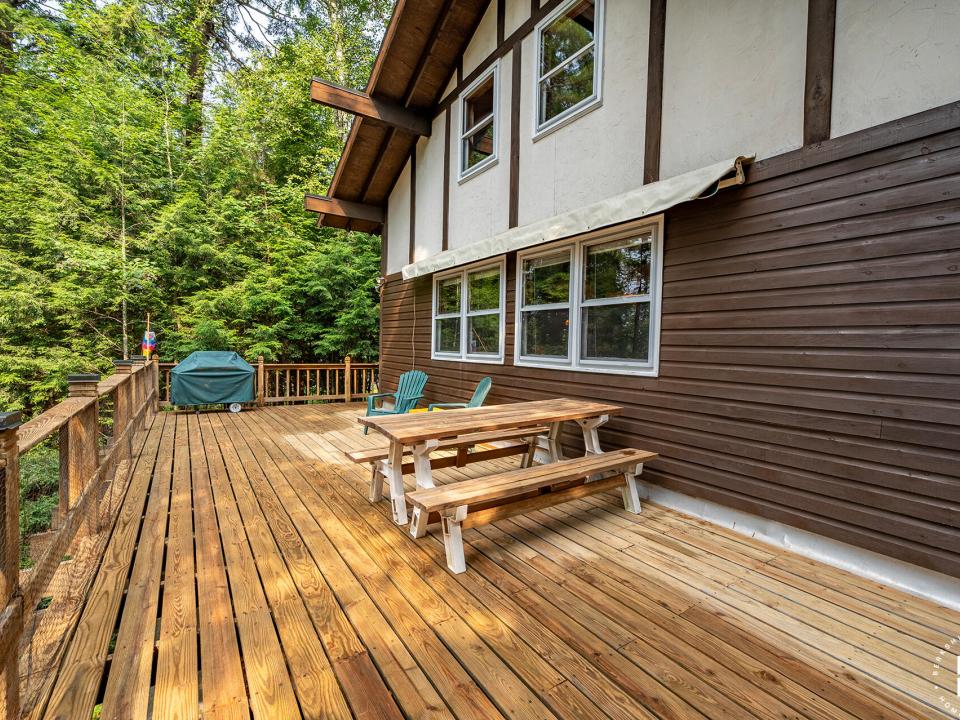 GilpinBayHomeOnUpperSaranac_Deck