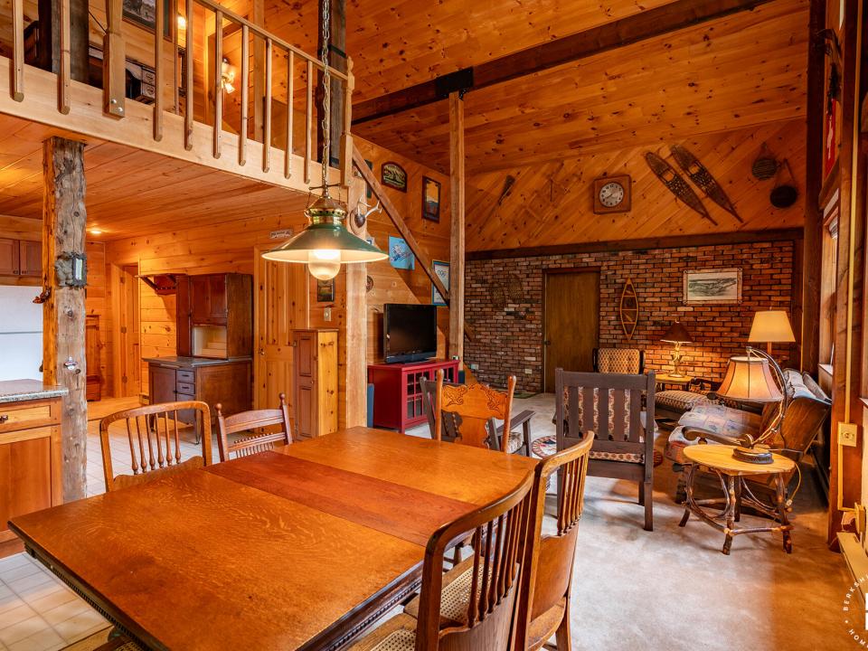 GilpinBayHomeOnUpperSaranac_DR_LR