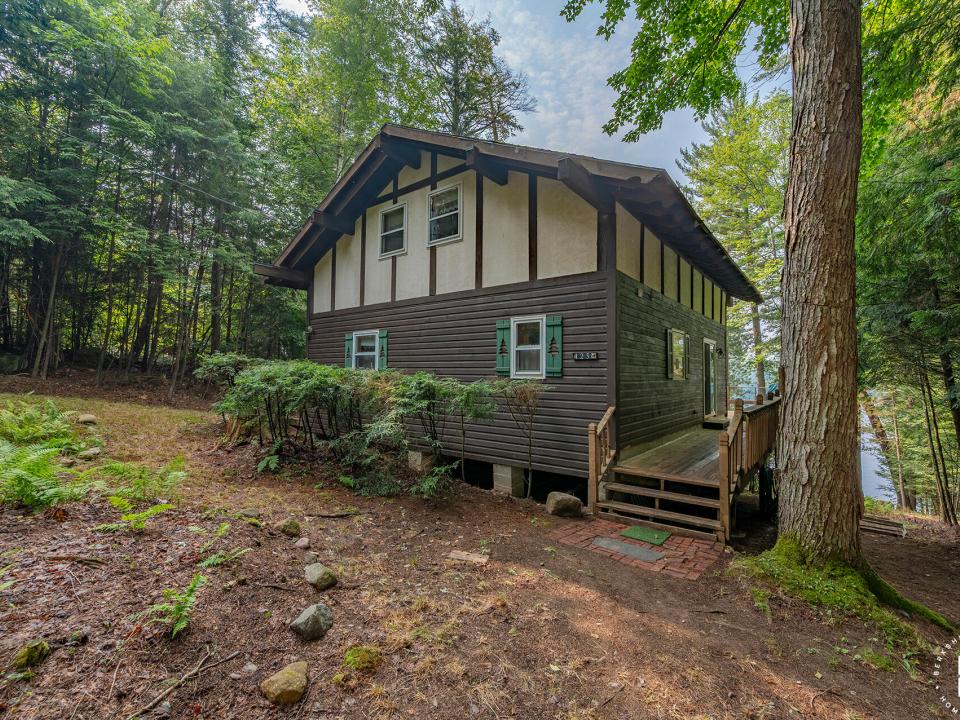 GilpinBayHomeOnUpperSaranac_Exterior_R