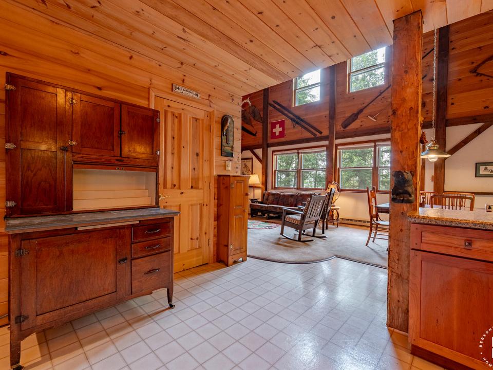 GilpinBayHomeOnUpperSaranac_Kitchen_To_L