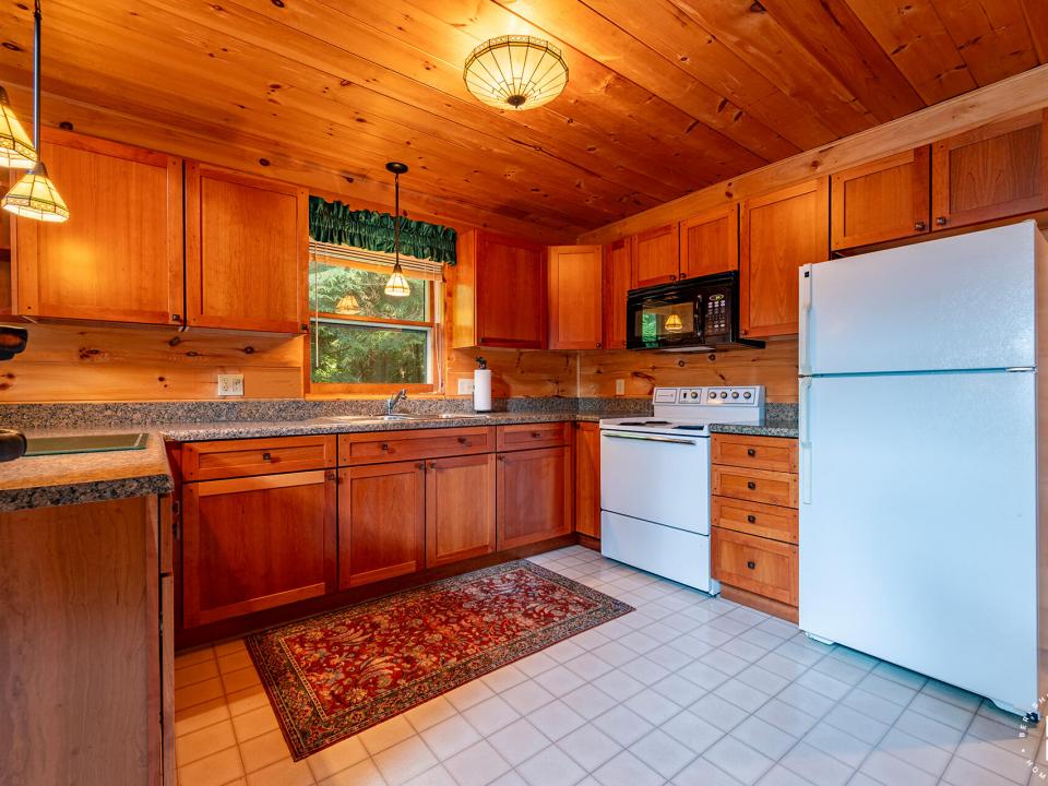 GilpinBayHomeOnUpperSaranac_Kitchen