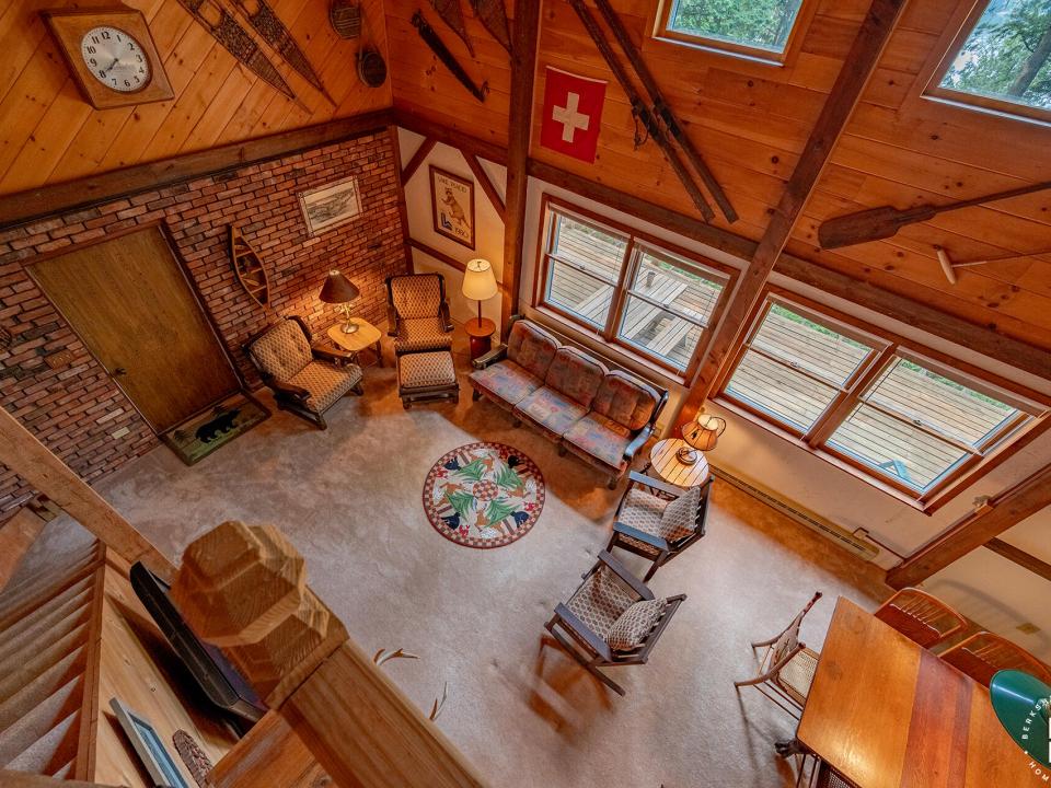 GilpinBayHomeOnUpperSaranac_LivingRoom_A