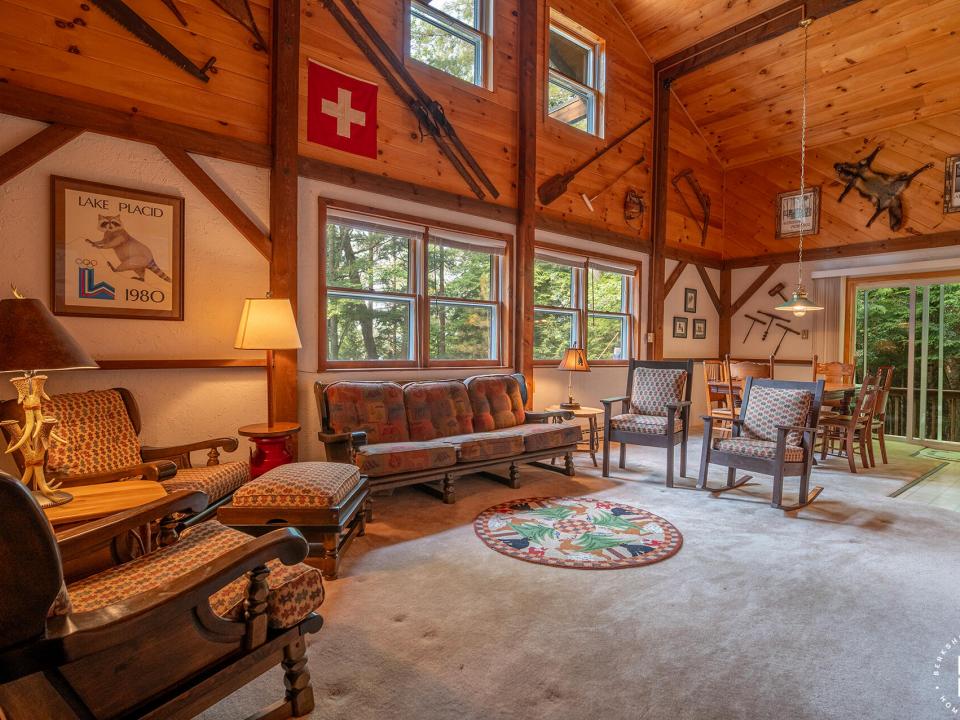 GilpinBayHomeOnUpperSaranac_LR_Windows