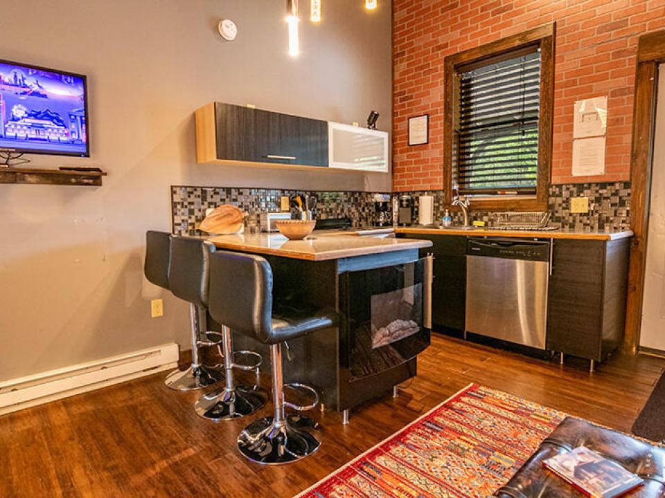 Downhill5CondoInLakePlacid_Kitchen_Break