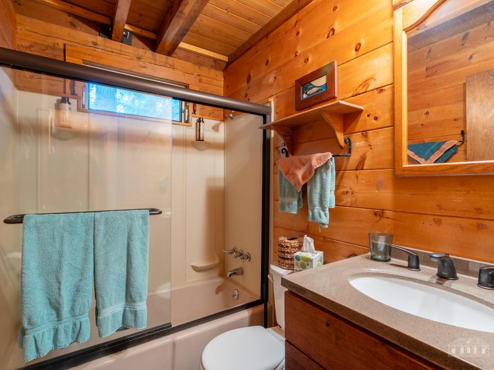 242 Blue Spruce Dr LL-39