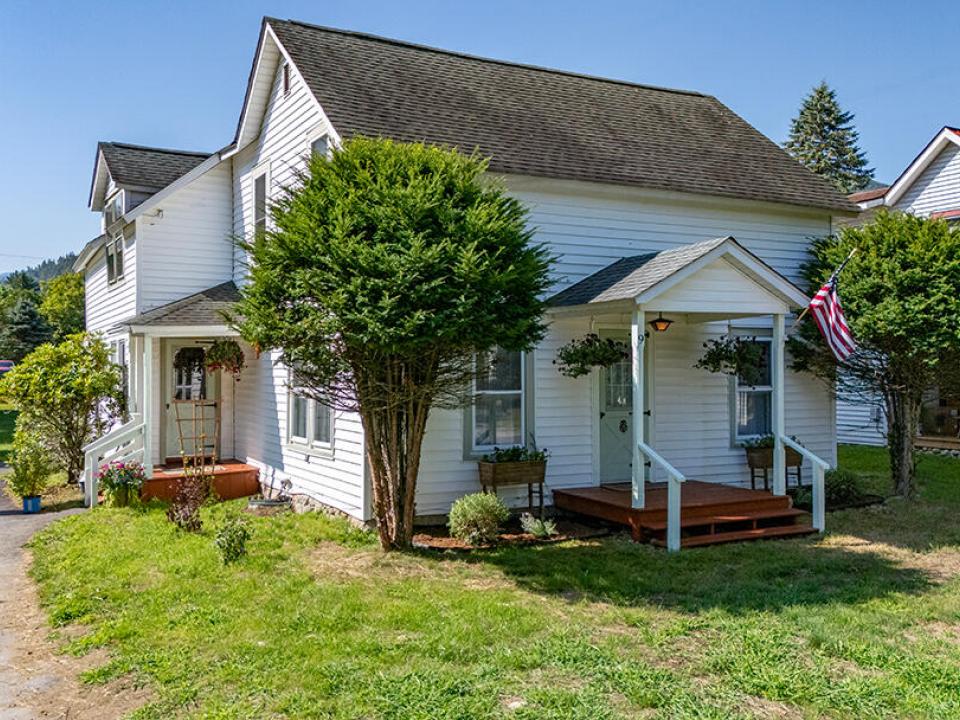 KeeneValleyHomeOnAdirondack