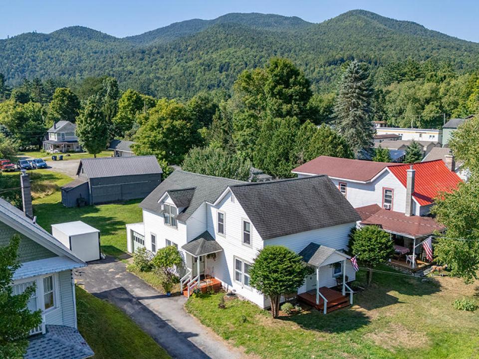 KeeneValleyHomeOnAdirondack_A_Exterior