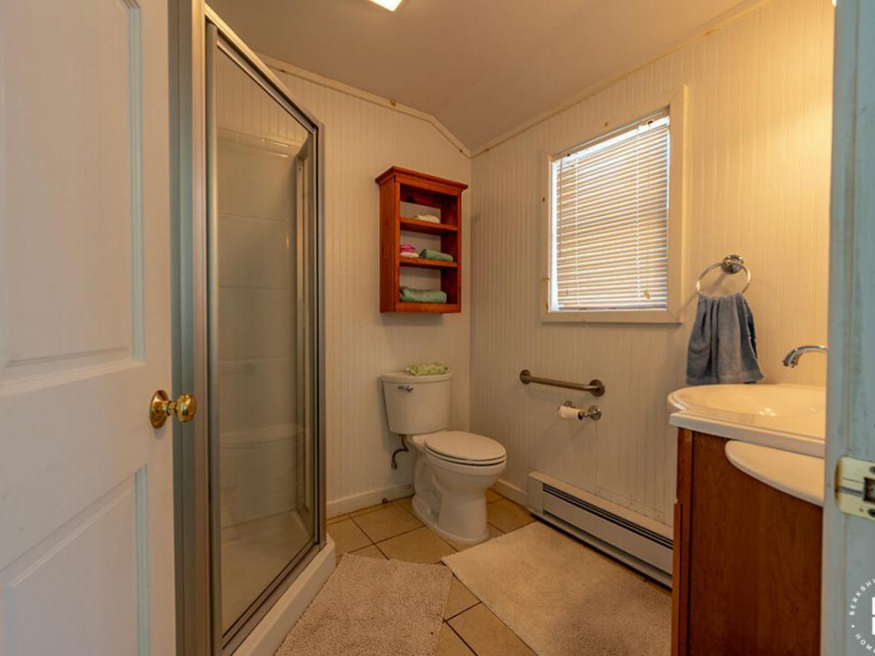 KeeneValleyHomeOnAdirondack_Bathroom2