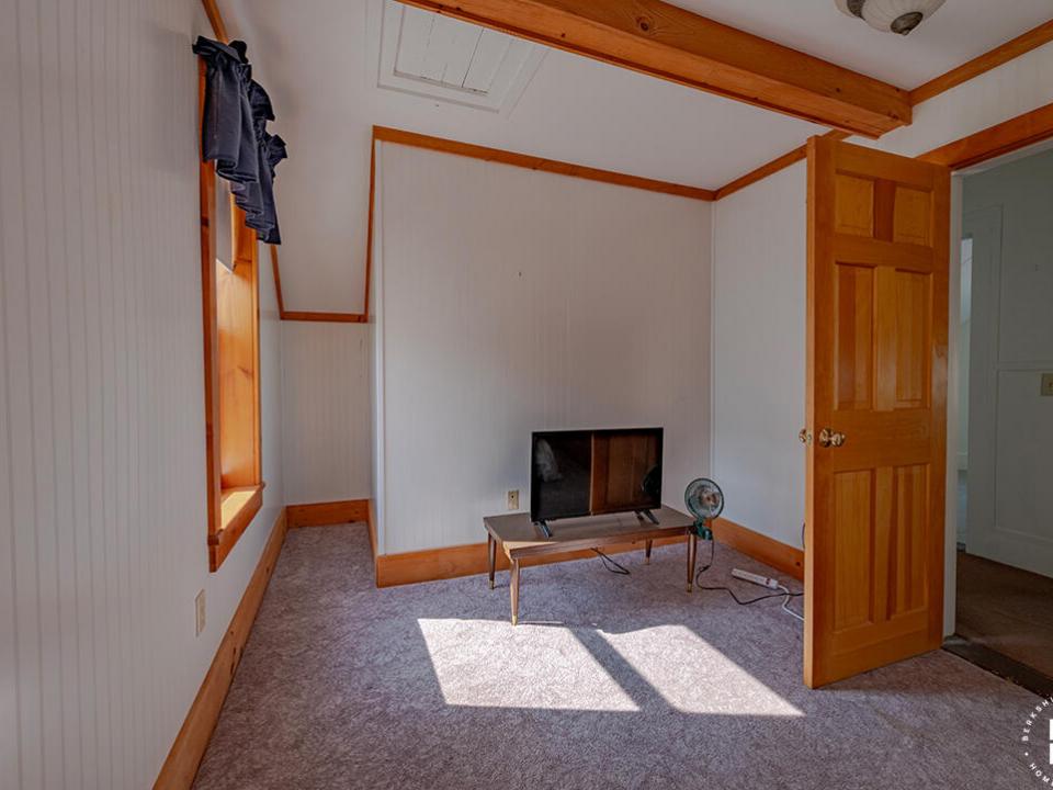 KeeneValleyHomeOnAdirondack_Bedroom1_TV