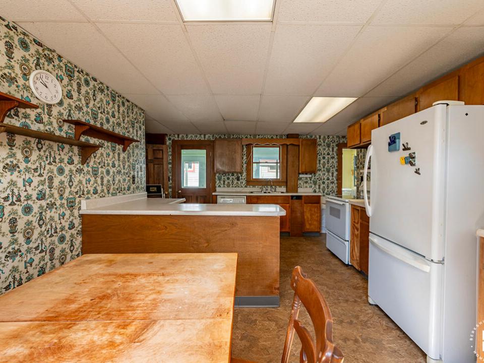 KeeneValleyHomeOnAdirondack_DR_To_Kitche