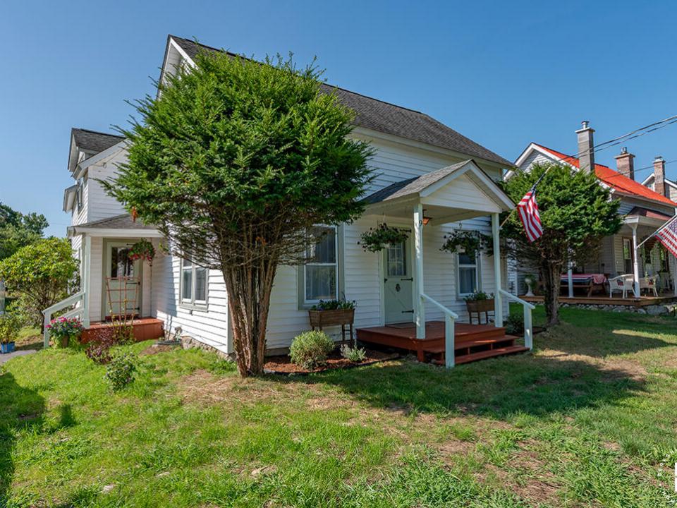 KeeneValleyHomeOnAdirondack_Exterior