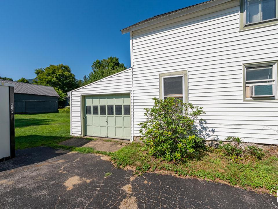 KeeneValleyHomeOnAdirondack_Garage_Exter