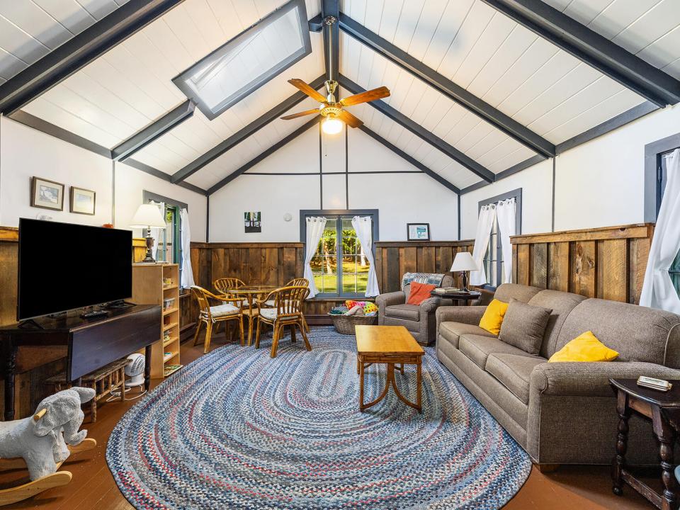 Iroquois_FamilyRoom