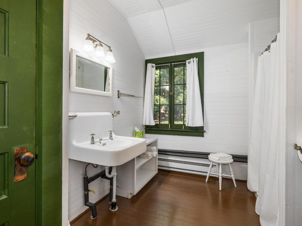 Iroquois_FullBath4