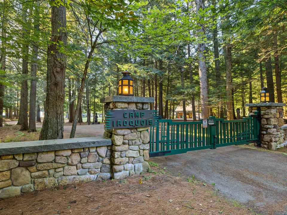 Iroquois_Gate2