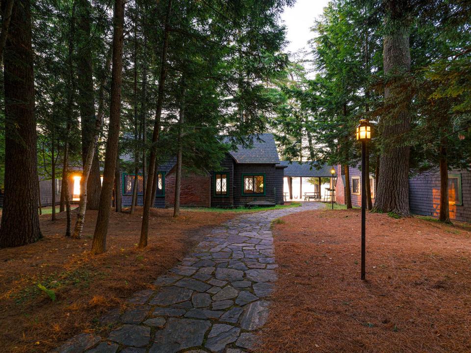 Iroquois_Twilight_Walkway