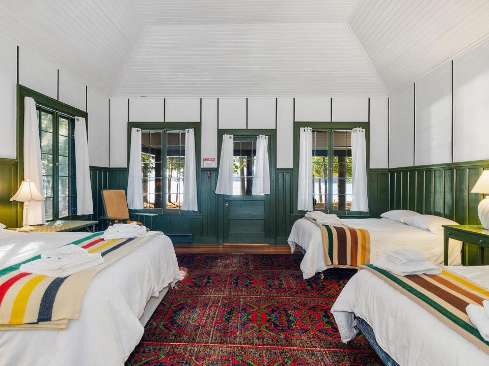 Iroquois_Bedroom1.3