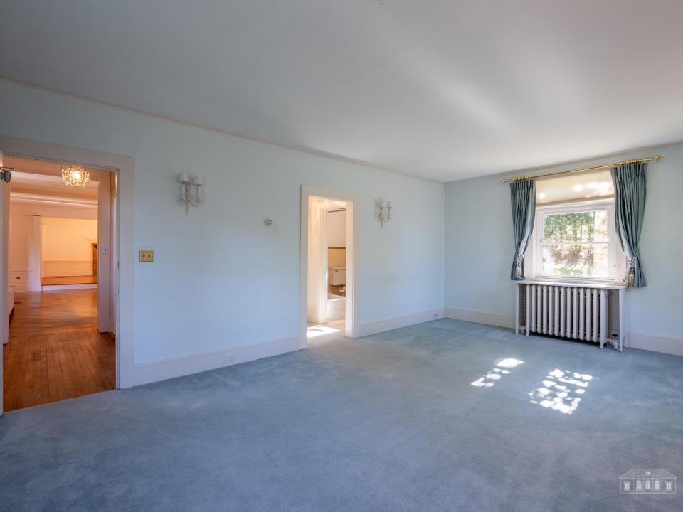 58 Interlaken Ave LP-48