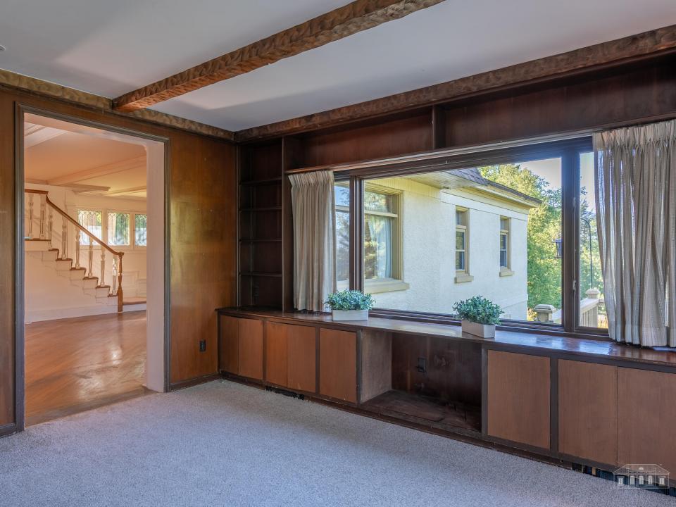 58 Interlaken Ave LP-44