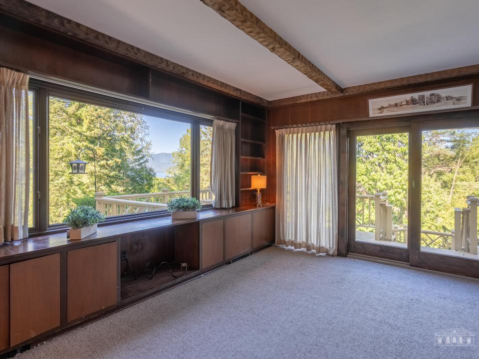 58 Interlaken Ave LP-45