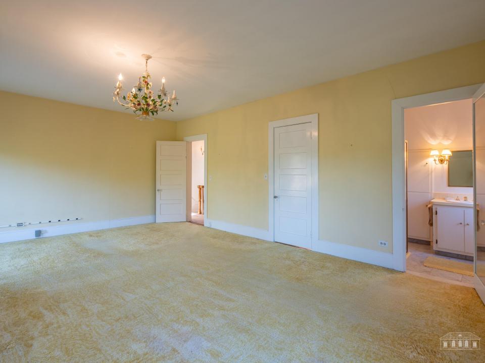 58 Interlaken Ave LP-53