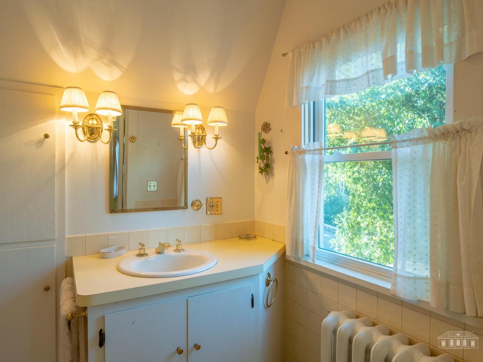 58 Interlaken Ave LP-57