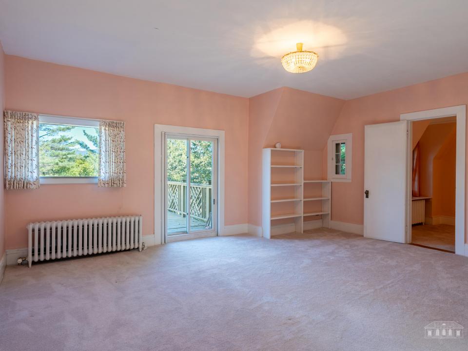 58 Interlaken Ave LP-58