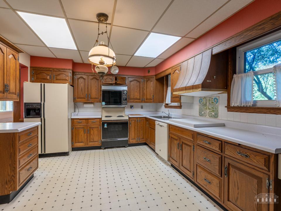 58 Interlaken Ave LP-40