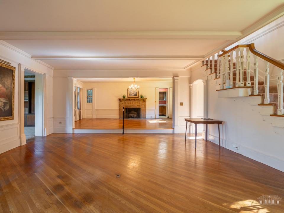 58 Interlaken Ave LP-32