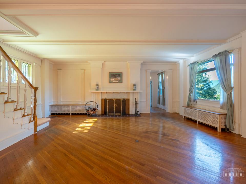 58 Interlaken Ave LP-35