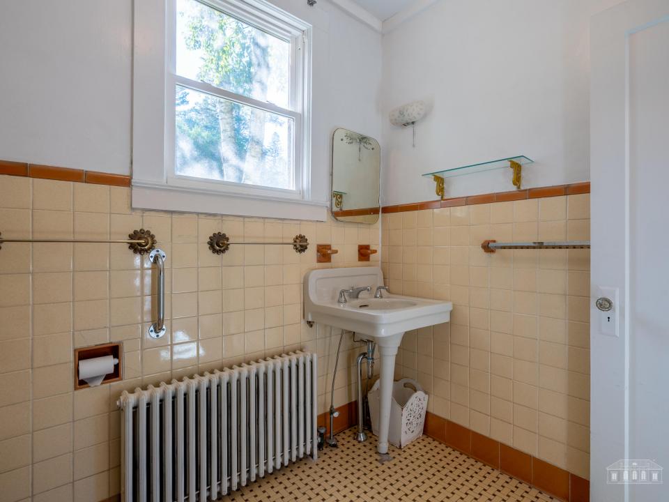 58 Interlaken Ave LP-51