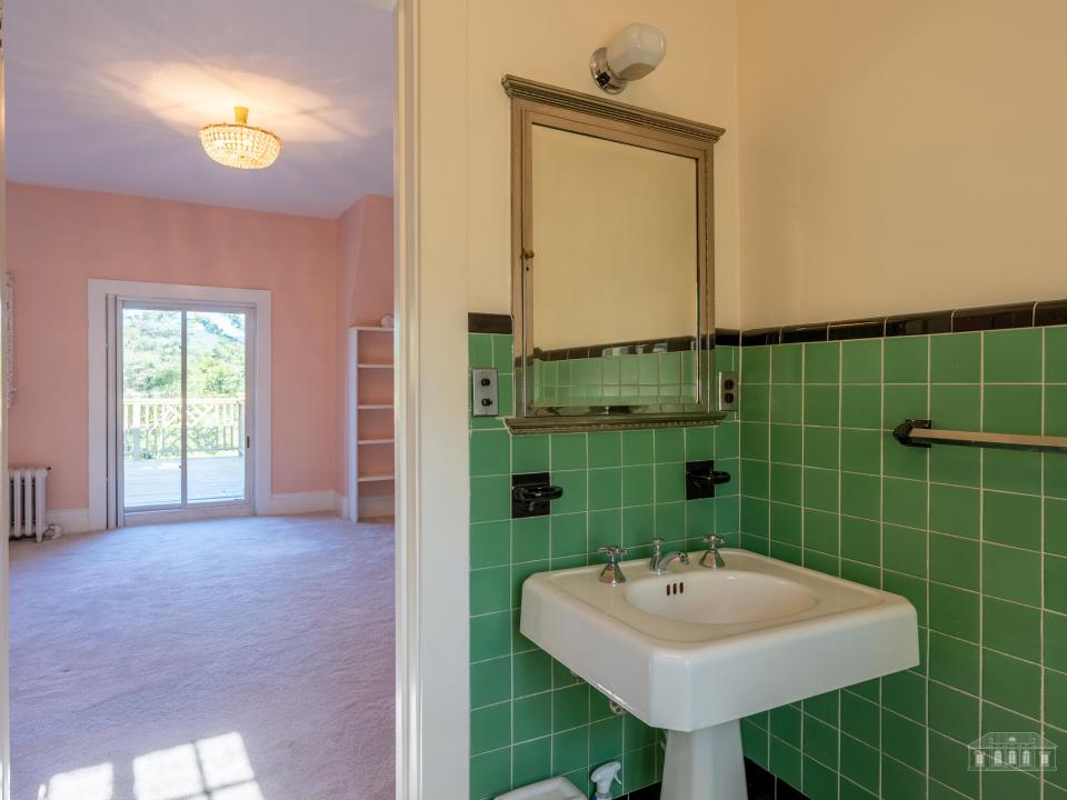 58 Interlaken Ave LP-61