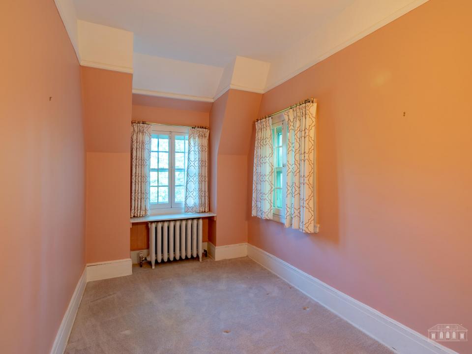 58 Interlaken Ave LP-66