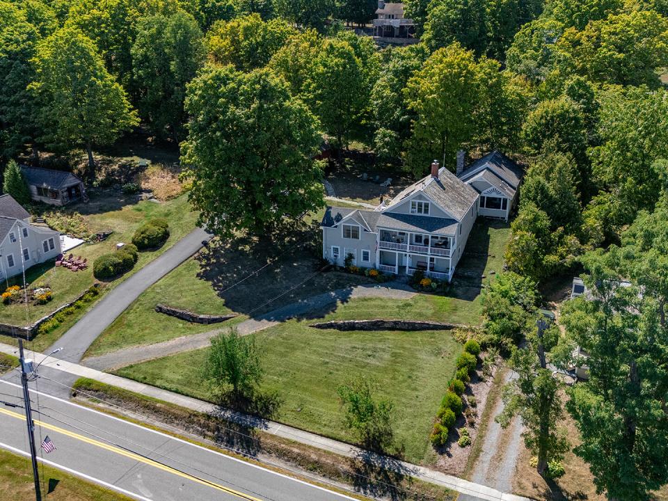 EssexHomeWithLakeViews_A_Property_RS_R