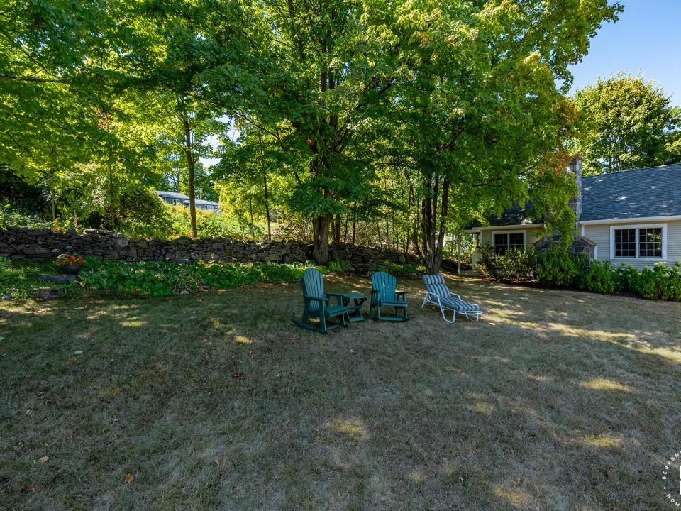 EssexHomeWithLakeViews_BackYard_Chairs
