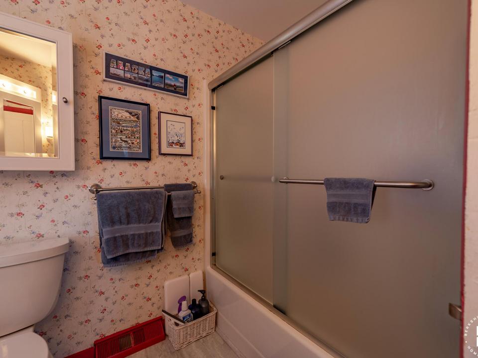 EssexHomeWithLakeViews_Bathroom1_Shower